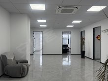 这项技术的风险核心在于两点：一是人类对AI研发过程的监督能力将下降