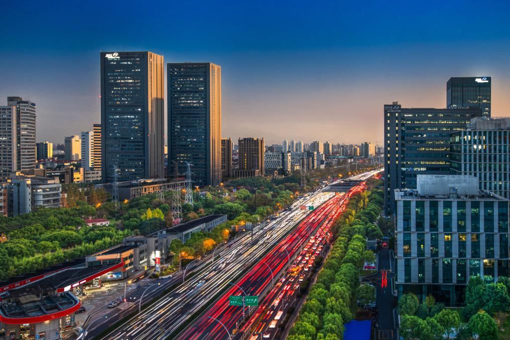 是唯一横跨地球与星际的商业狂人埃隆·马斯克