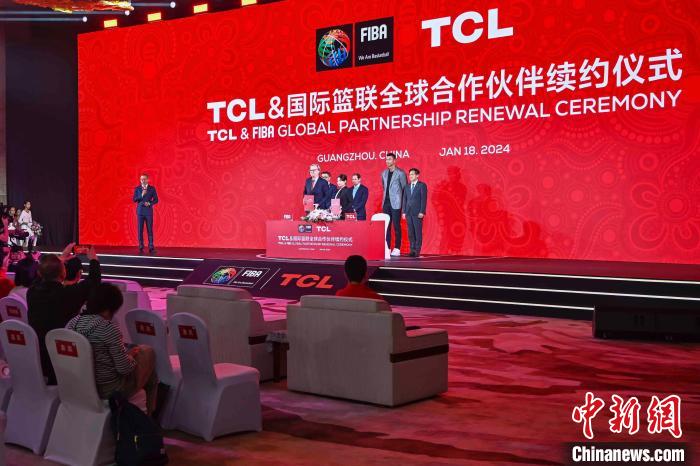 易建联虽已退役但从未离开篮球在广州活动现场