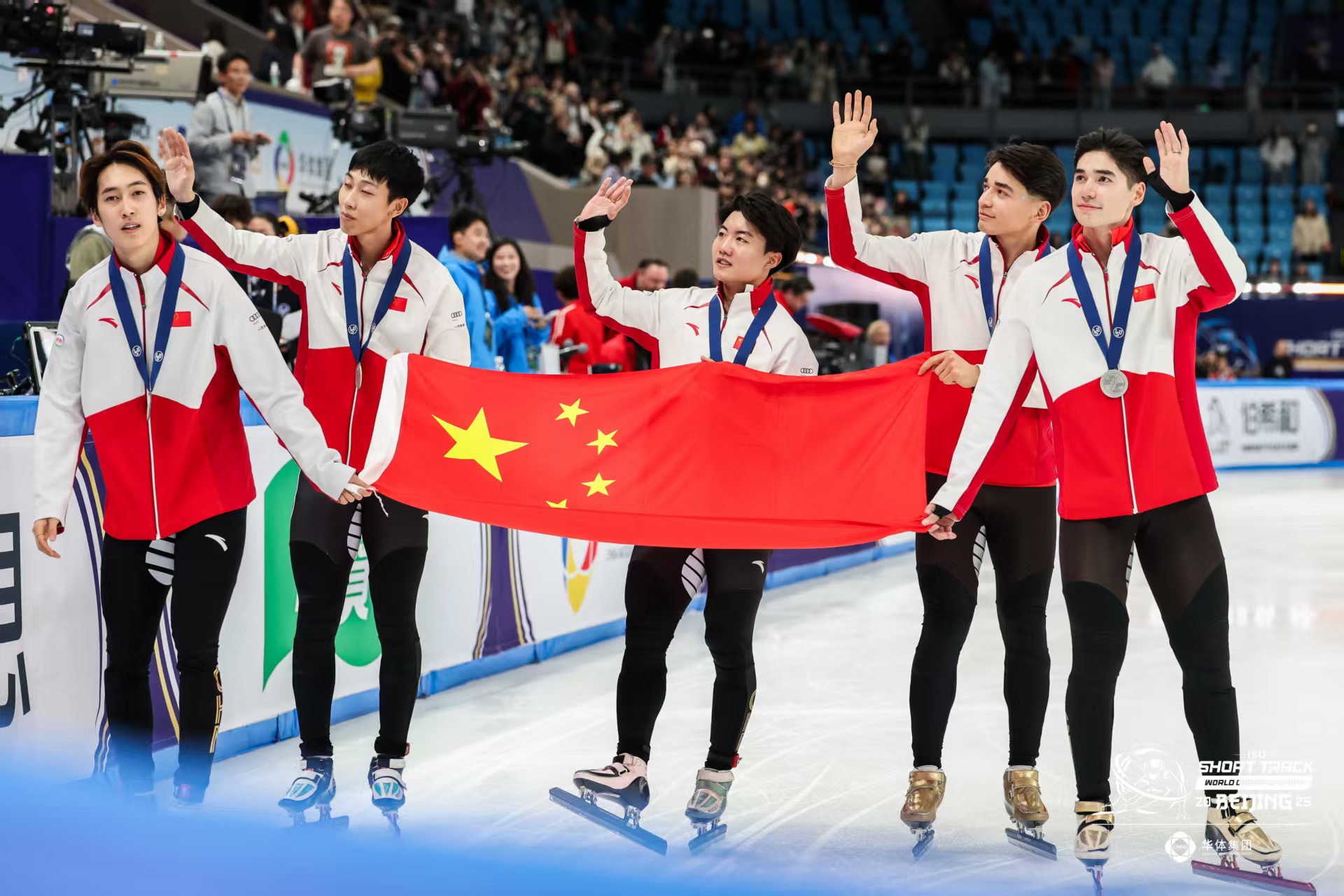 刘少昂带伤参赛助中国队摘银 世锦赛收官战展现