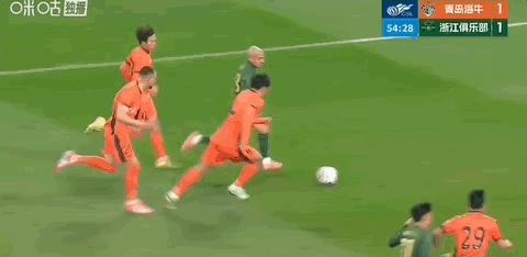 浙江队王钰栋双响助队逆转青岛海牛