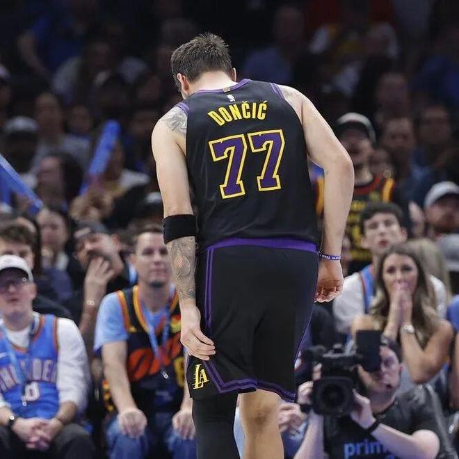 东契奇左腿筋二级拉伤 常规赛报销湖人季后赛前